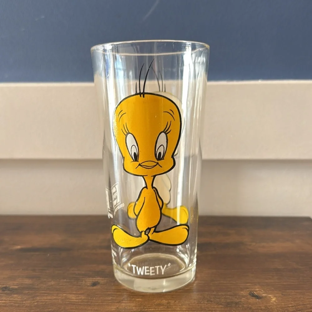 1973 Pepsi/Looney Tunes collectors series‎ soda glass featuring Tweety